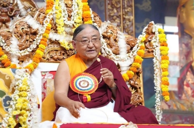 ༸དཔལ་ས་སྐྱ་གོང་མ་ཁྲི་ཆེན་རྡོ་རྗེ་འཆང་ཆེན་པོ་མཆོག་ནས་སེ་ར་ཚོགས་ཆེན་དུ་བཀའ་སློབ་གནང་བ།