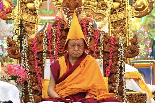 ྋསྐྱབས་རྗེ་བླ་མ་བཟོད་པ་རིན་པོ་ཆེ་མཆོག་ལ་བརྟན་བཞུགས་དང་འབྲེལ་བཀའ་དྲིན་རྗེས་དྲན་གྱི་གཟེངས་རྟགས་འབུལ་བཞེས་མཛད་པ།