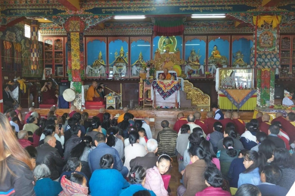 མཁན་རིན་པོ་ཆེས་སྒང་ཏོག་ཏུ་གསུང་ཆོས་གནང་།